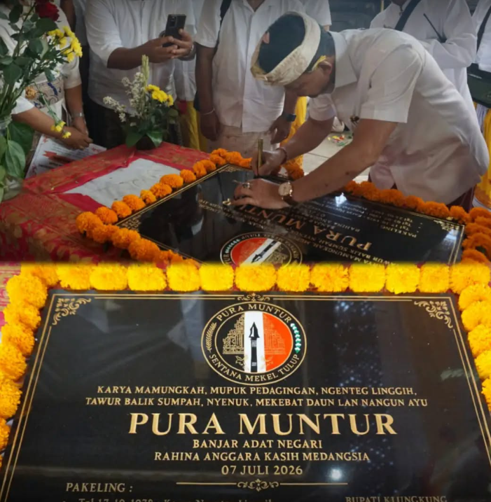 Bupati Klungkung, I Made Satria muspayang Upacara Mekebat Daun, Nangun Ayu, Nyenuk di Pura Muntur Banjar Adat Negari