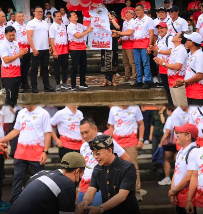 Bupati Klungkung, I Made Satria, menghadiri puncak peringatan Hari Koperasi Nasional (Harkopnas) ke-79 di Balai Budaya Ida Dewa Agung Istri Kania