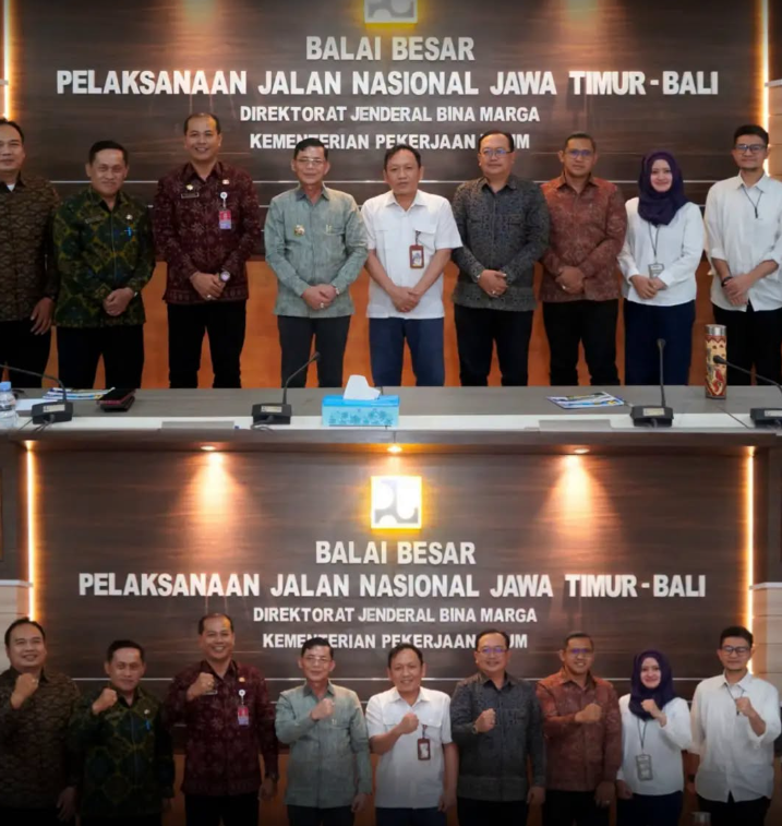 Bupati Klungkung I Made Satria mengajukan empat usulan prioritas penanganan jalan dan jembatan di wilayah Nusa Penida kepada Kementerian Pekerjaan Umum