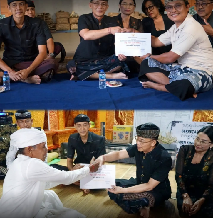 Bupati Klungkung I Made Satria menyerahkan bantuan upakara Pitra Yadnya (Ngaben Massal) kepada tiga desa adat di Kecamatan Banjarangkan