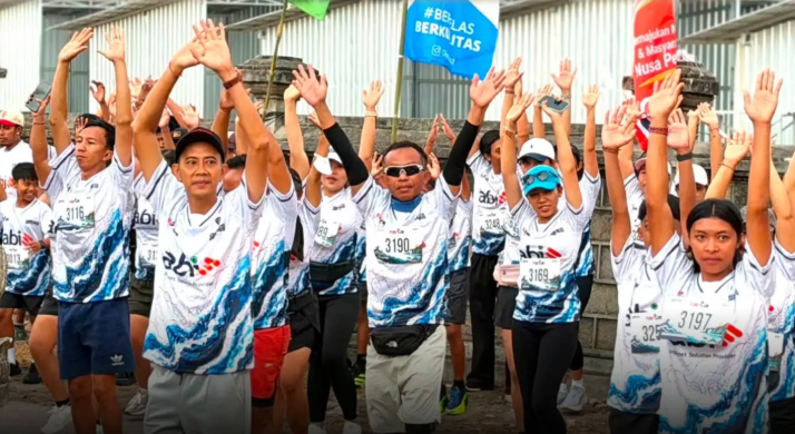 Wakil Bupati Klungkung, Tjokorda Gde Surya Putra, melepas 284 peserta Fun Run Surya Metu Festival Vol. III di Pantai Tanjung Kerambitan