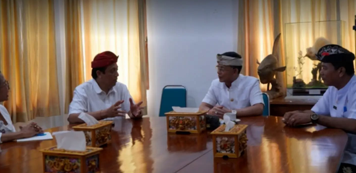 Bupati Klungkung, I Made Satria, menerima audiensi Kepala BBPOM Denpasar yang baru, I Gusti Ngurah Bagus Kusuma Dewa, di Ruang Rapat Bupati Klungkung