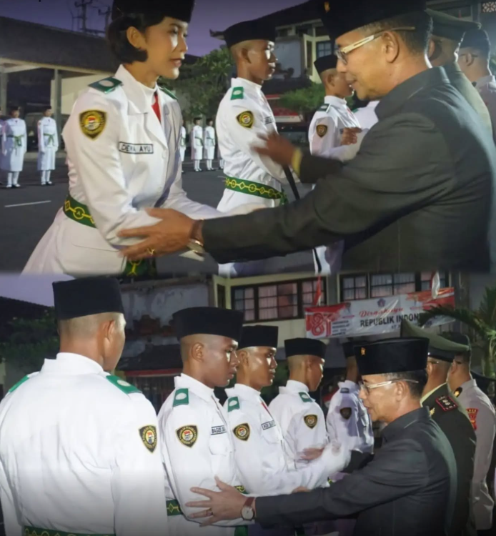 Bupati Klungkung, I Made Satria, resmi mengukuhkan 70 anggota Paskibraka Kabupaten Klungkung Tahun 2026 di Kantor Bupati Klungkung
