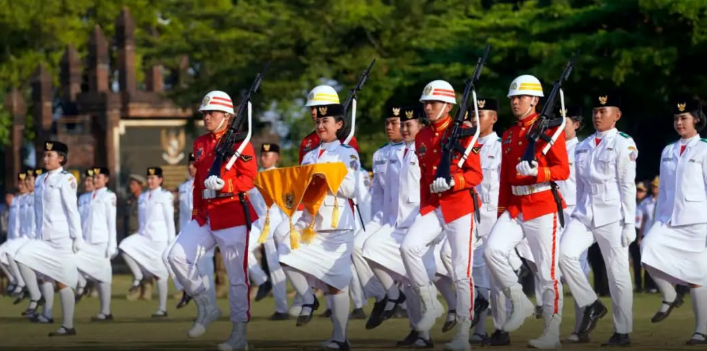 Rangkaian peringatan Hari Ulang Tahun (HUT) Kemerdekaan ke-81 Republik Indonesia di Kabupaten Klungkung resmi ditutup melalui Upacara Penurunan Bendera Merah Putih di Alun-Alun Ida Dewa Agung Jambe