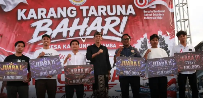Wakil Bupati Klungkung, Tjokorda Gde Surya Putra, melantik pengurus Karang Taruna Bahari Desa Kampung Kusamba di kawasan Pantai Kampung Kusamba