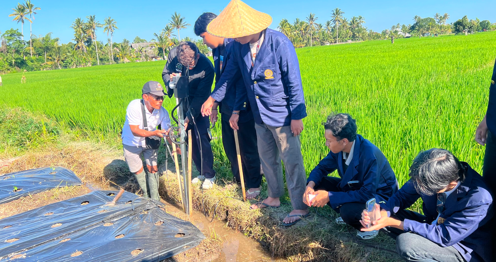 Mahasiswa FMIPA UNUD Hadirkan AGRI-MOTION, Teknologi Smart Farming untuk Pertanian Berkelanjutan di Desa Nyanglan