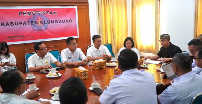 Bupati Satria Dukung Rencana Pengembangan Pelabuhan Banjar Nyuh Nusa Penida Atasi Kemacetan.