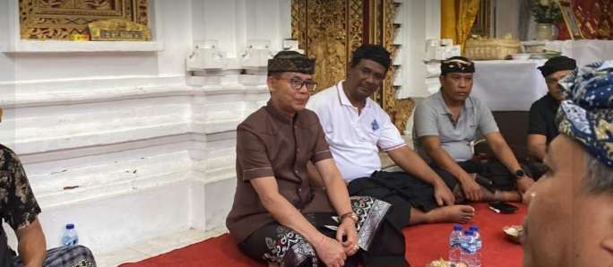 Bupati Klungkung, I Made Satria Melayat ke rumah duka Alm. Wayan Dhana di Dusun Kelod, Desa Nyanglan, Kecamatan Banjarangkan dan Melayat ke rumah duka Alm. Mangku Nyoman Runa di Desa Pesinggahan, Kecamatan Dawan.