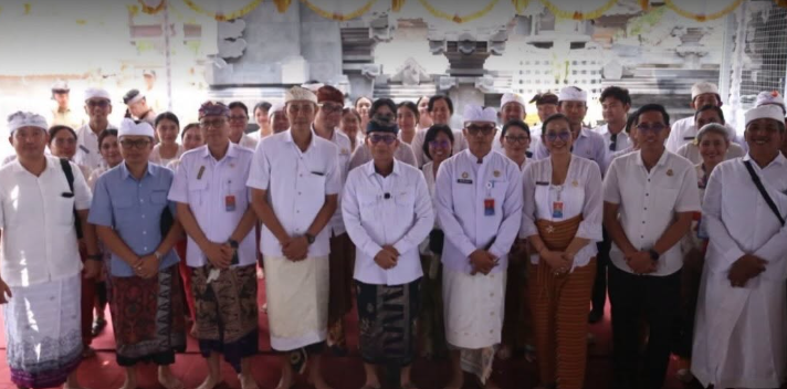 Bupati Klungkung I Made Satria bersama Wakil Bupati Tjokorda Gde Surya Putra meresmikan Gedung Laboratorium Kesehatan Masyarakat (Labkesmas) Mahottama di Desa Takmung, yang diawali dengan upacara Melaspas dan Rsi Gana.